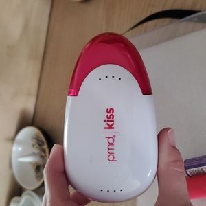 Lip plumper that viberates to make u have big lips